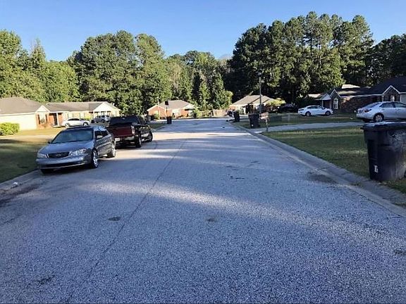 Exterior Neighborhood (street photo)