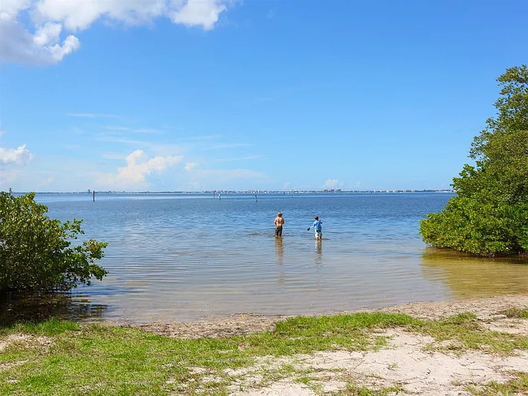 3115 Bay Dr — Photo 36