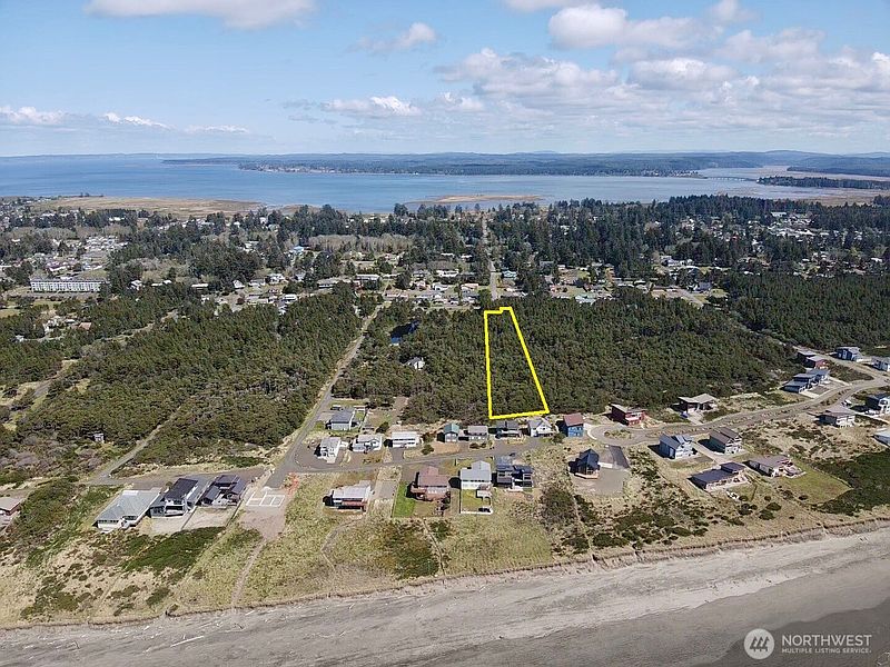 2nd image of 1007 Sand Castle Lane
