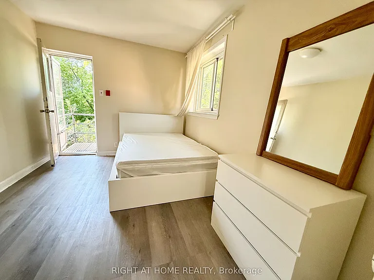 538 Merton St #2 — Photo 9