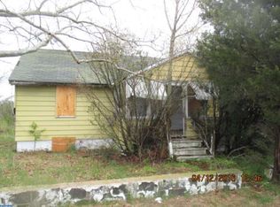 24 Jackson St, Logan Township, NJ 08085