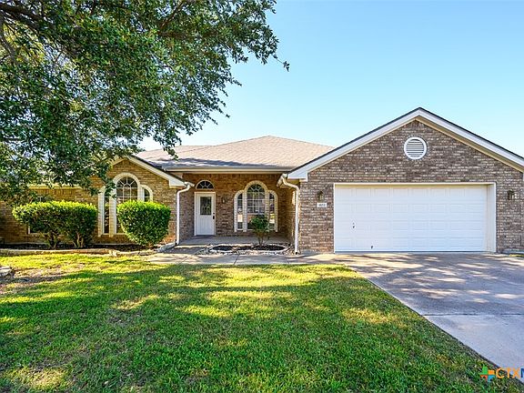 2nd image of 404 Wrought Iron Dr