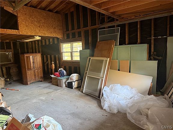 4th image of 290 Barben Ave