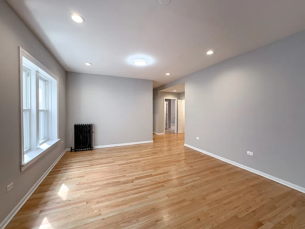 Attractive 2 Bed, 2 Bath at Wolcott + Lawrence (Ravenswood) — Photo 4