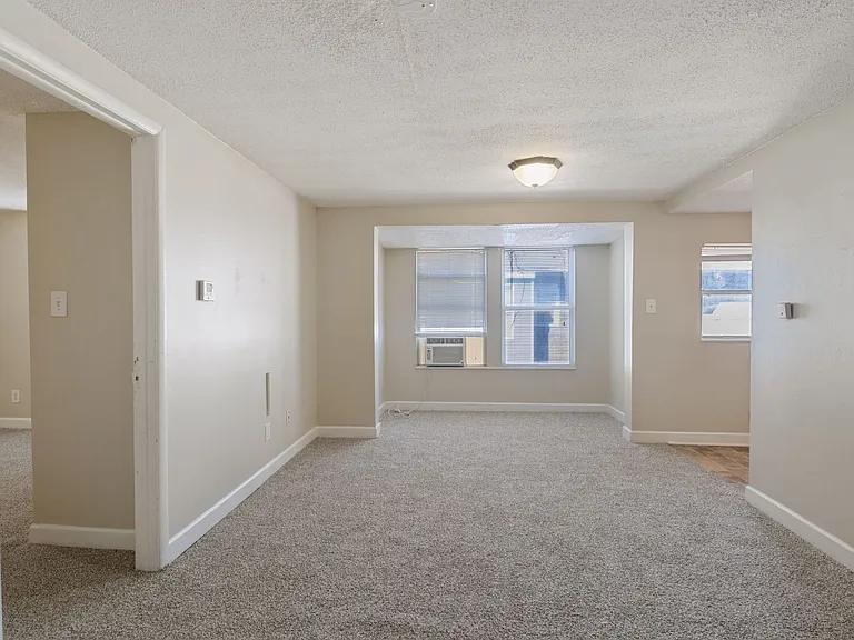 Balsam Avenue Apartments - The Courts — Photo 44