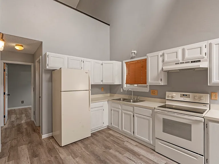 291 E Lake Ave — Photo 8