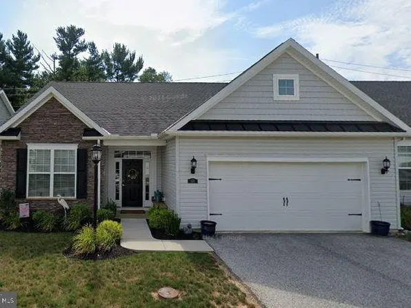 674 Cypress Dr #20, Hanover, PA 17331