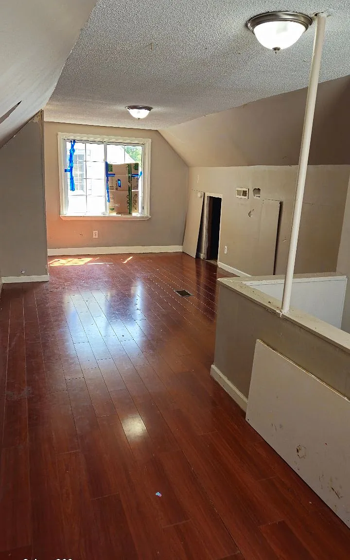 3 bed, 1.0 bath, $1,500 — Photo 4