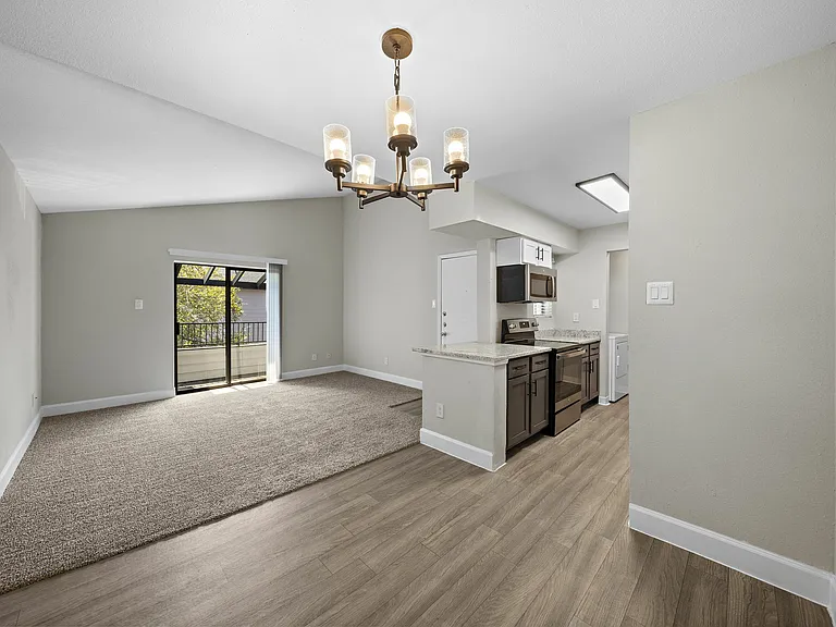 6Ten at Med Center Apartments — Photo 8