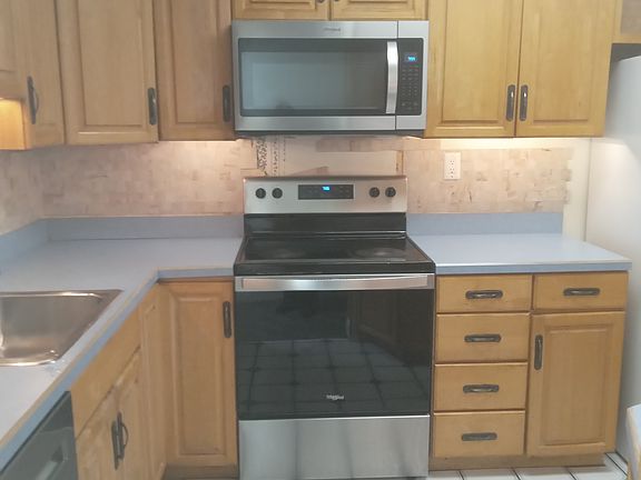 3rd image of 158 Woodstream Dr Building 5