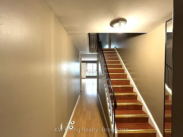 22 Bracken Fernway — Photo 3