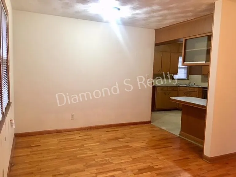 2706 S Stewart Ave — Photo 5