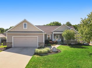 7027 Acadia Ct, Hudsonville, MI 49426