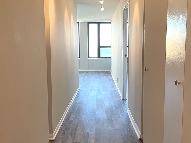 5100 N Marine Dr #27M — Photo 2