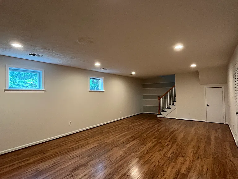 6833 Melrose Dr — Photo 23