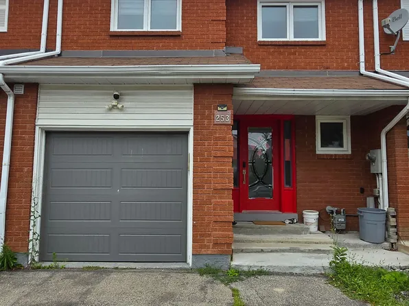 253 Hollymount Dr, Mississauga, ON L5R 3P8