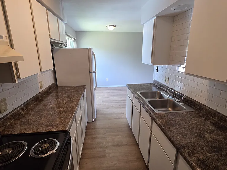 1128 Sunset Ln #4 — Photo 12