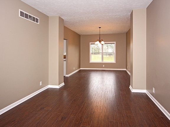 5th image of 487 Autumn Springs Ct