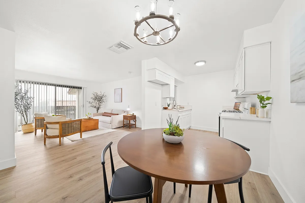 Building Photo - 1515 Rosecrans Ave