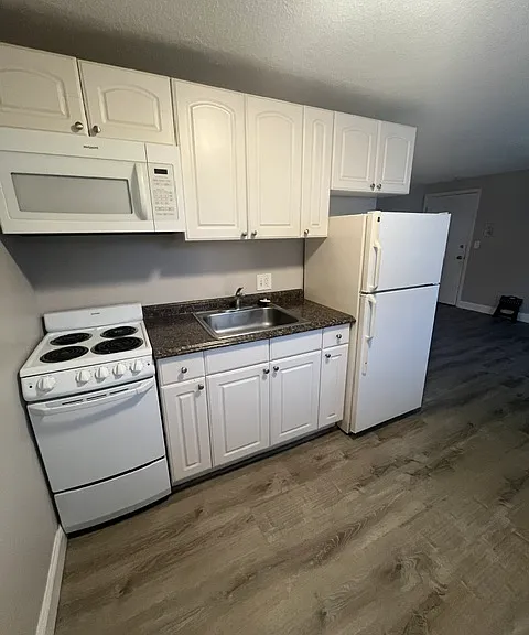 121 Ash St #8 — Photo 2