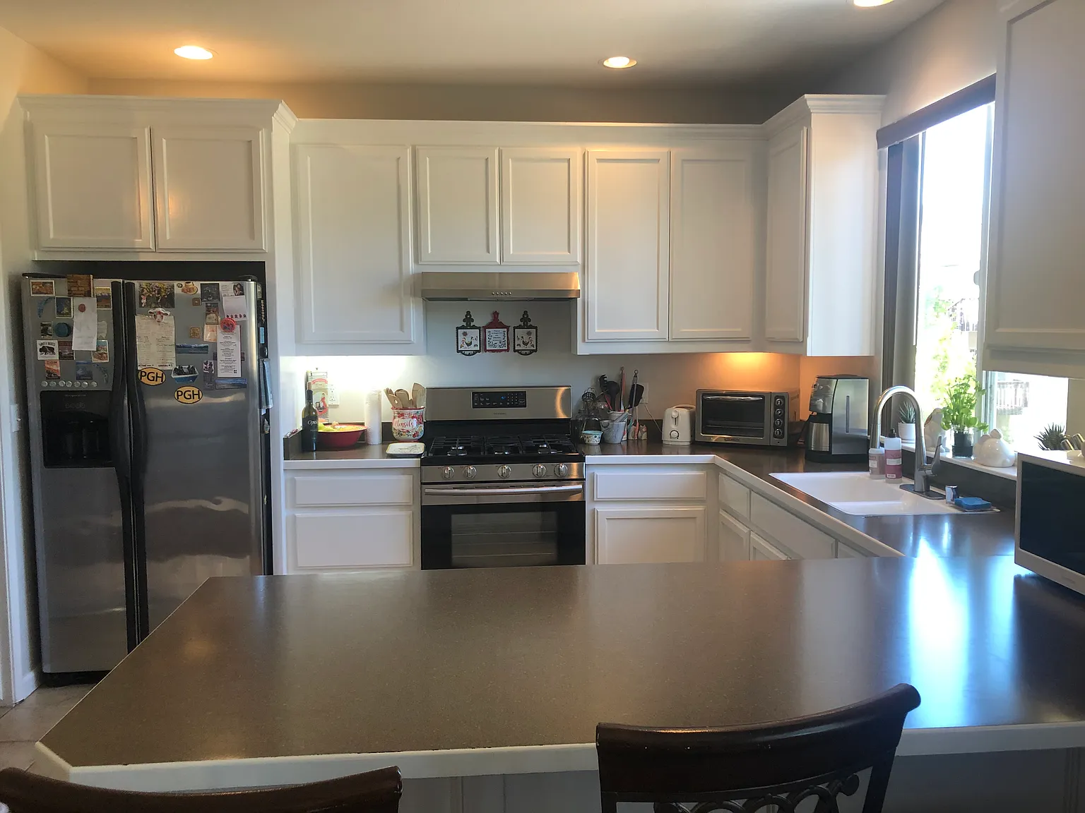 4 bed, 2.5 bath, 1945 sqft, $3,950 — Photo 2