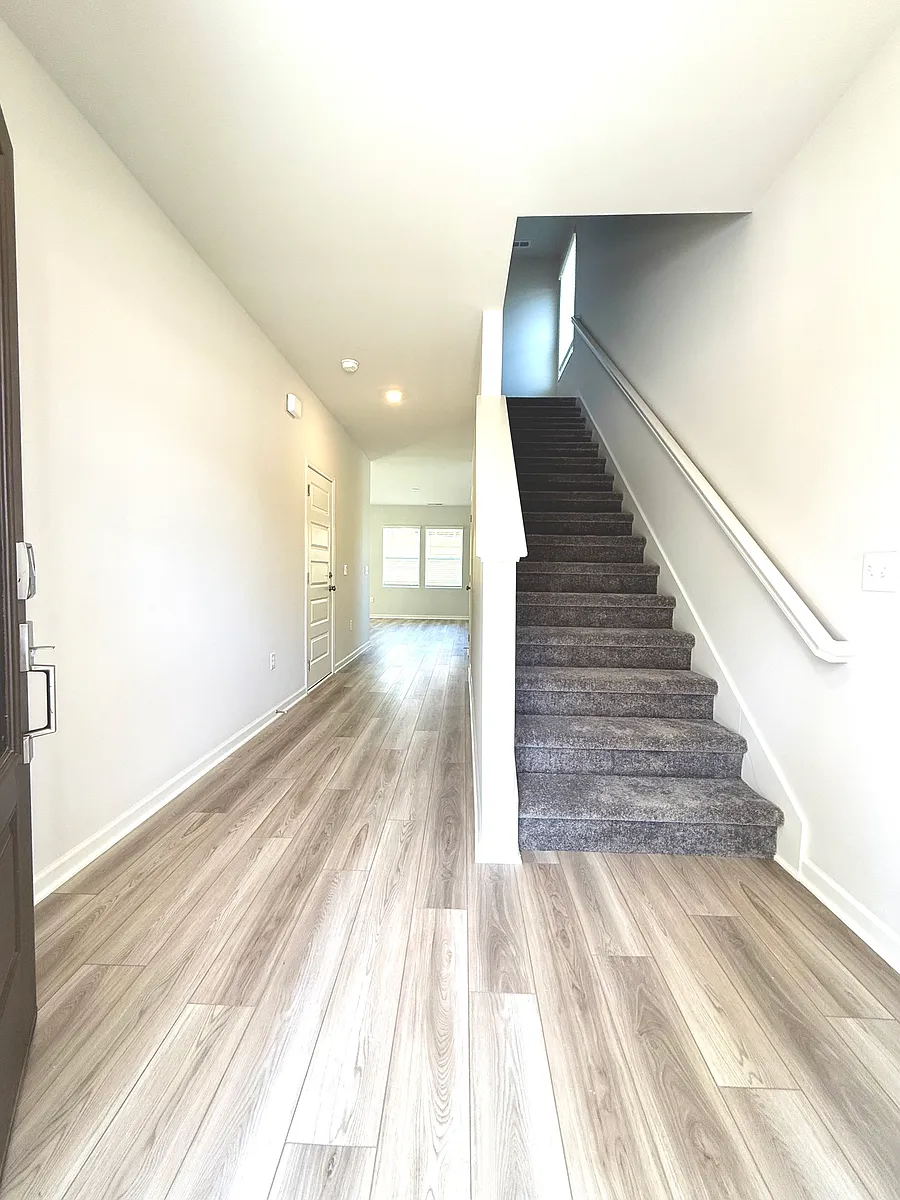 Building Photo - 548 Lyness Dr