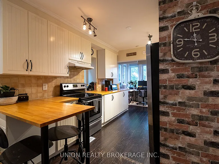 2471 Queen St E #UPPER — Photo 5