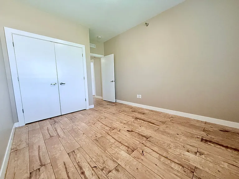 221 E 5th St — Photo 17