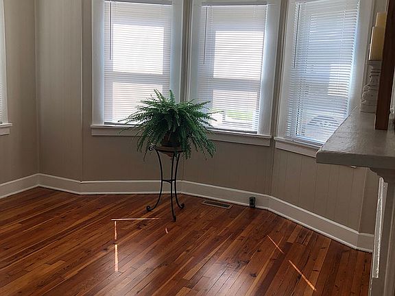 Family Room 16'x14'