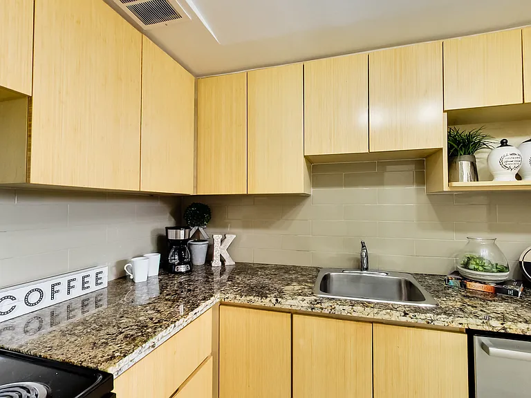 625 Roselawn Ave — Photo 29