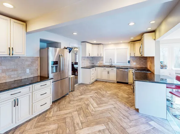 1768 Ella T Grasso Blvd, New Haven, CT 06511