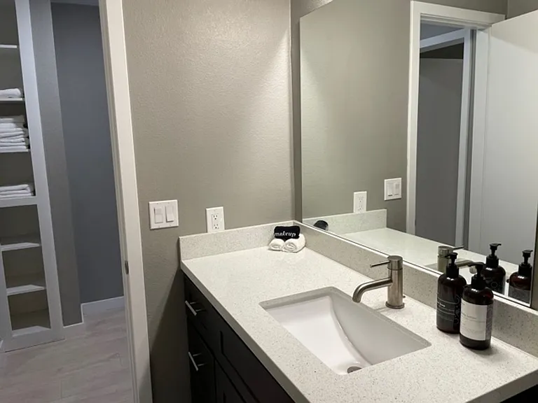 Hawley Apartments — Photo 16