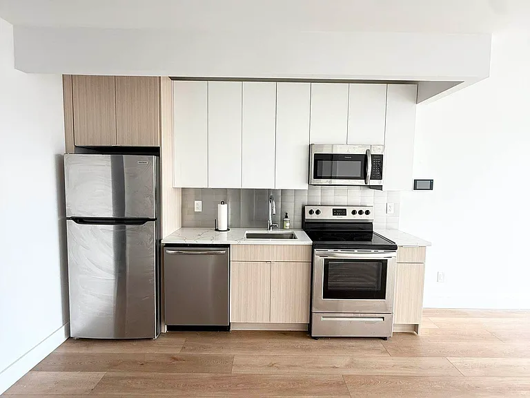 23-33 Astoria Blvd #3A — Photo 2