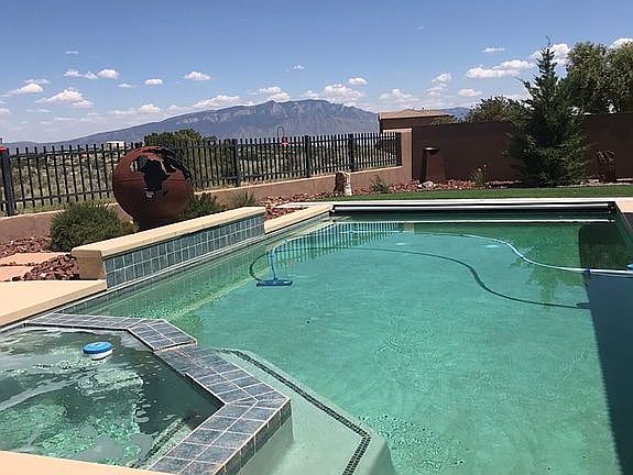 Heated pool & hot tub