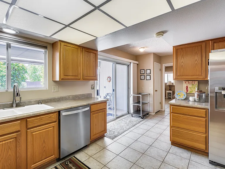 9739 W Desert Hills Dr — Photo 11