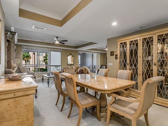 4th image of 400 Beach Dr NE Unit 201
