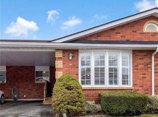 20 Courtland Dr #14, Brantford, ON N3R 7Y2