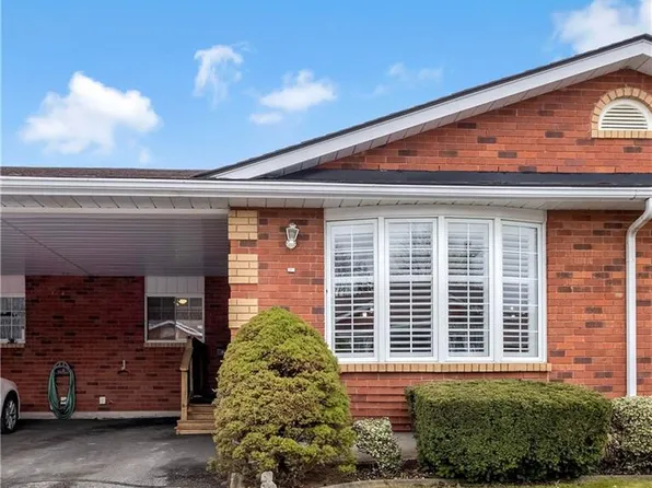 20 Courtland Dr #14, Brantford, ON N3R 7Y2