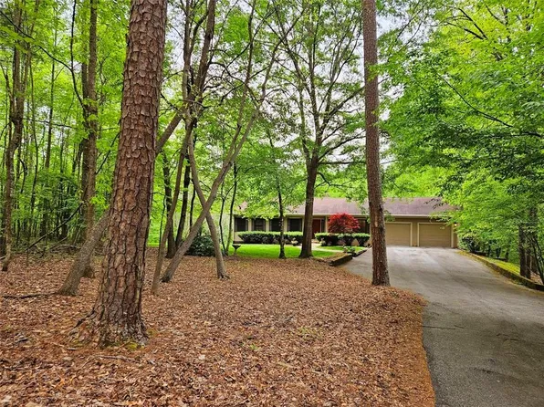 500 McCartan Trl, Clarkesville, GA 30523