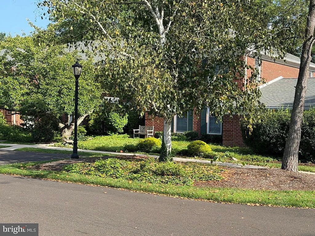 3 bed, 2.5 bath, 2680 sqft, $4,000 — Photo 2