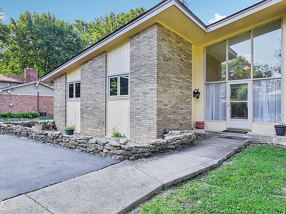 2nd image of 3265 Tulip Dr