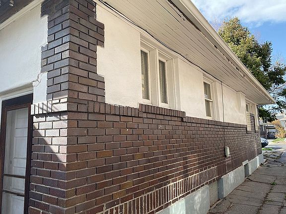 5th image of 246 E Belmont Ave