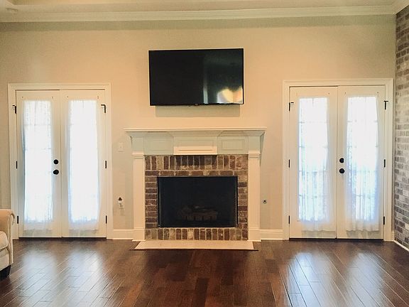 5th image of 203 Crescent Estates Dr