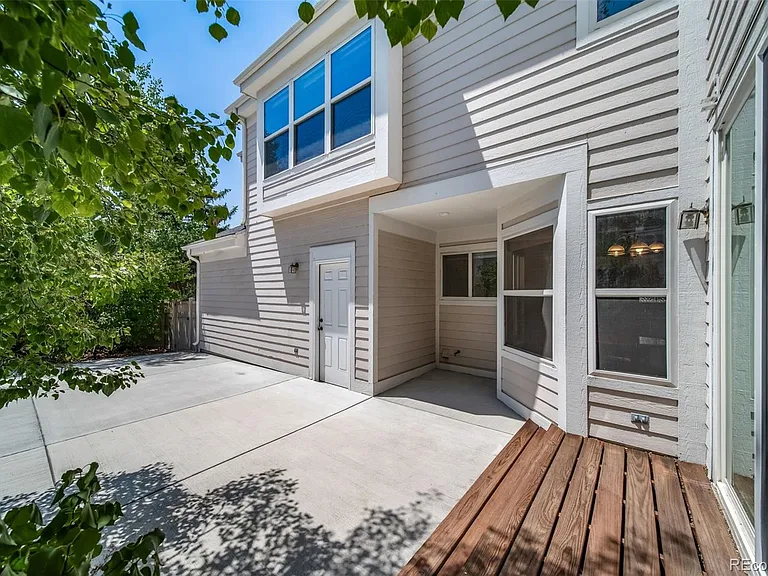 1011 S Valentia St #81 — Photo 41