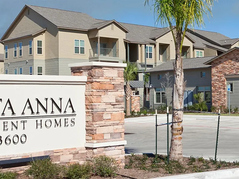 Santa Anna Apartments — Photo 24