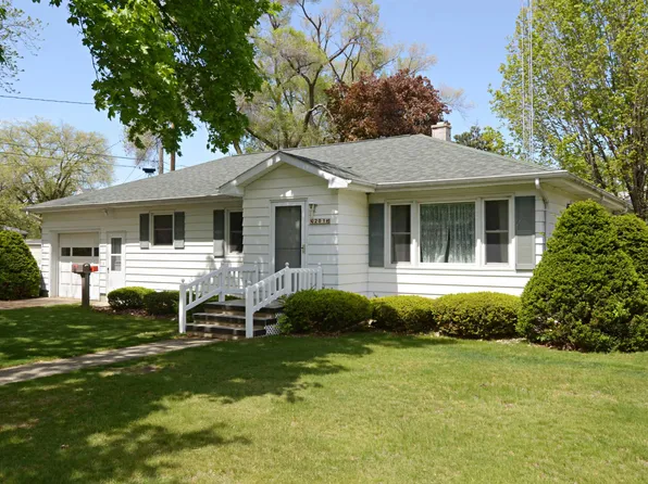 201 Locust Ct, Portage, WI 53901