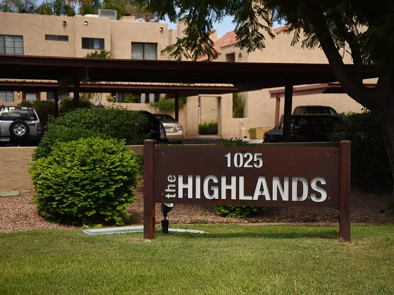 1025 E Highland Ave #9 — Photo 2