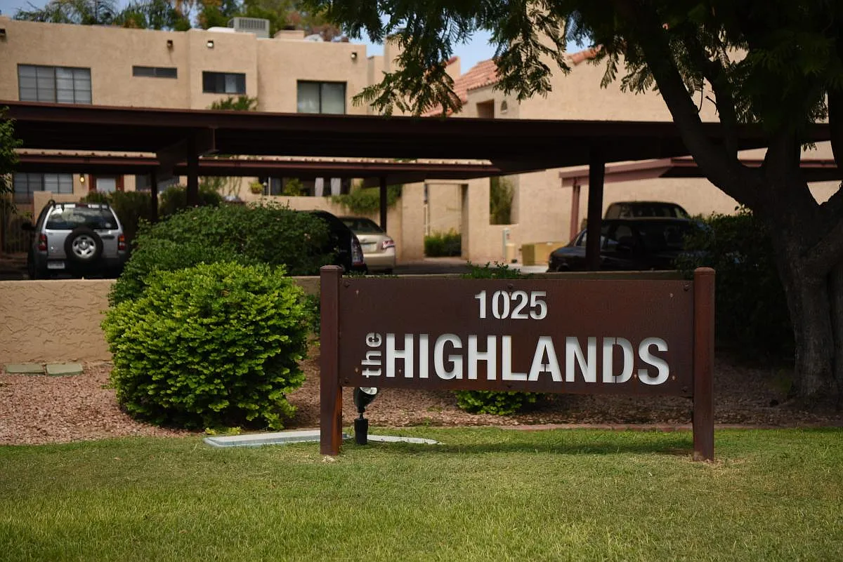 Building Photo - 1025 E Highland Ave #9