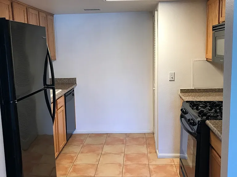 11124 Burbank Blvd #201 — Photo 7