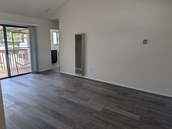 3rd image of 5166 Dunbar Dr APT D